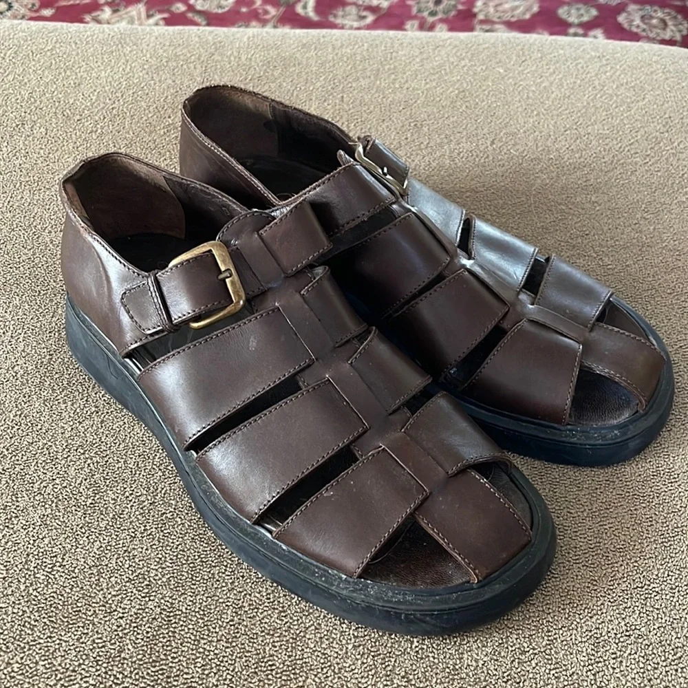 David & Joan Men’s Size 9 Brown Leather Closed Toe Sandals shoes